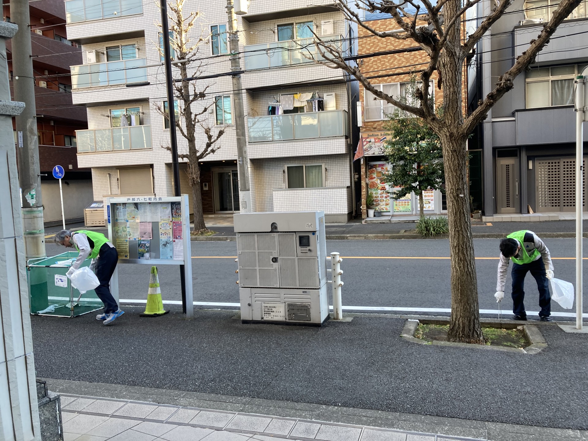 月例、会社周辺（西区戸部本町～花咲町）の清掃活動を行いました。